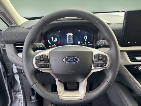 Used 2026 Ford Explorer Active AWD/4WD image 11