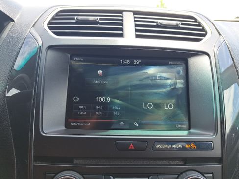 Used 2016 Ford Explorer XLT w/ Equipment Group 201A FWD image 23