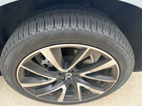 Used 2020 Volvo XC90 T6 Momentum w/ Protection Package Premier AWD/4WD image 5