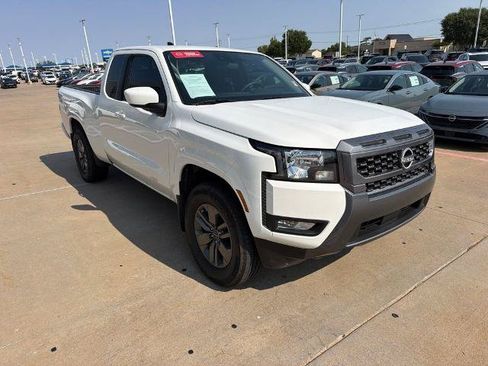 Certified 2025 Nissan Frontier SV w/ SV Convenience Package RWD image 9