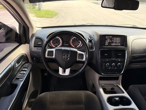 Used 2016 Dodge Grand Caravan SXT w/ UConnect Hands-Free Group FWD image 14