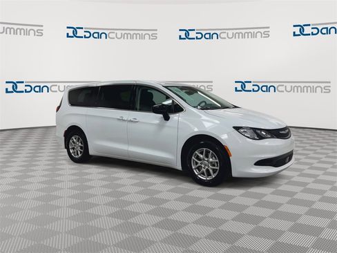 Used 2024 Chrysler Voyager LX image 2