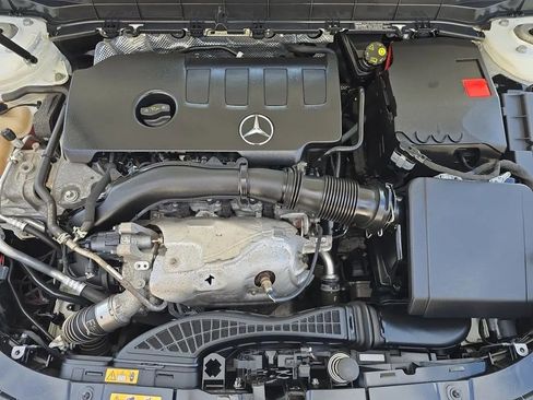 Used 2020 Mercedes-Benz GLB 250 4MATIC image 17