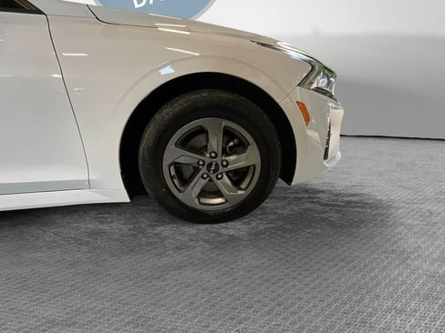Used 2022 Kia K5 LXS FWD image 11