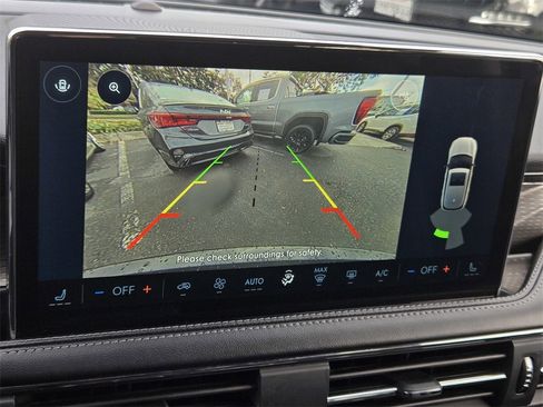 Used 2024 Lincoln Corsair Reserve image 16