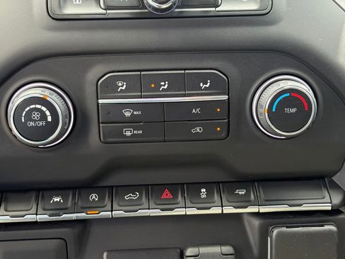 Used 2023 Chevrolet Silverado 1500 Custom RWD image 28