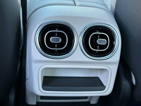 Used 2025 Mercedes-Benz C 300 4MATIC Sedan image 16