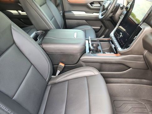 Used 2025 GMC Yukon Denali w/ Sun & Power Step Package AWD/4WD image 14