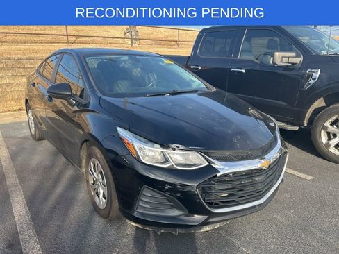 Used 2019 Chevrolet Cruze LS image 2