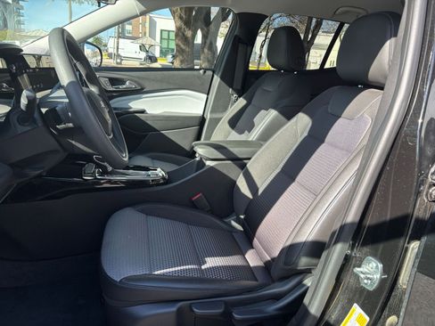 Used 2025 Chevrolet Trax LT image 21