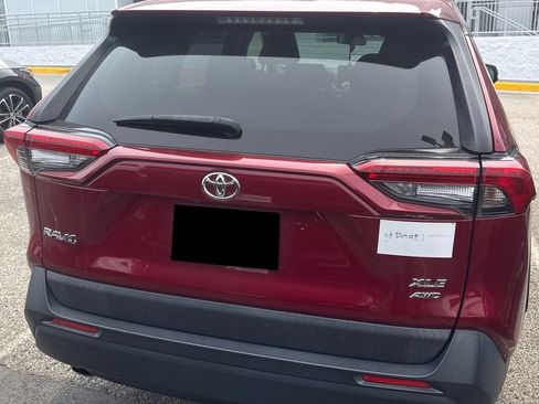 Used 2021 Toyota RAV4 XLE Premium AWD/4WD image 4