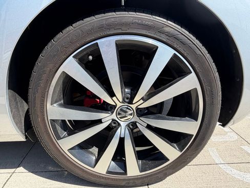 Used 2012 Volkswagen Beetle Turbo FWD image 9