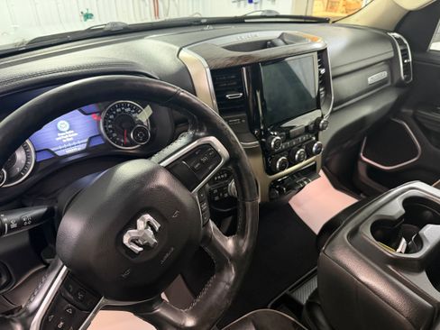 Used 2019 RAM 1500 Laramie AWD/4WD image 11