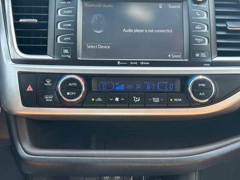 Used 2018 Toyota Highlander Limited AWD/4WD image 23