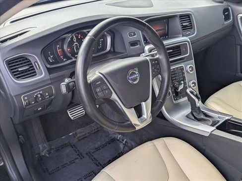Used 2017 Volvo S60 T5 Inscription FWD image 10