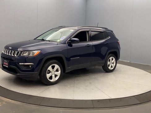 Used 2019 Jeep Compass Latitude AWD/4WD image 9