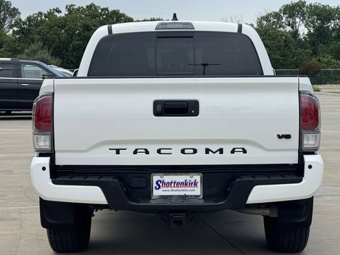 Used 2023 Toyota Tacoma TRD Sport w/ Technology Package AWD/4WD image 5