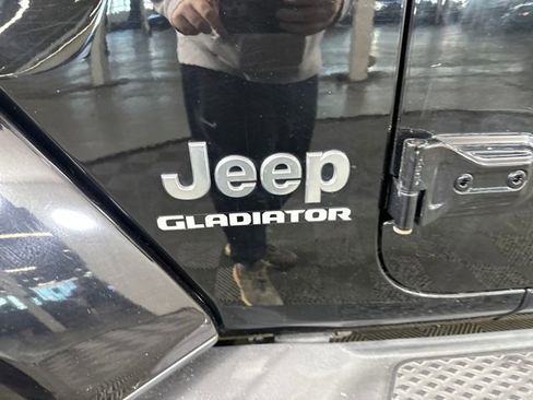 Used 2020 Jeep Gladiator Overland image 10