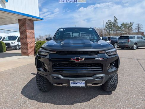 Used 2024 Chevrolet Colorado ZR2 w/ Technology Package image 8
