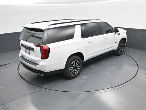 Used 2022 GMC Yukon XL AT4 AWD/4WD image 37
