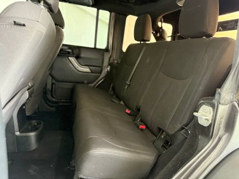 Used 2018 Jeep Wrangler Unlimited Sport S image 35