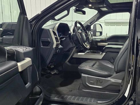 Used 2022 Ford F250 Lariat w/ Black Appearance Package image 7