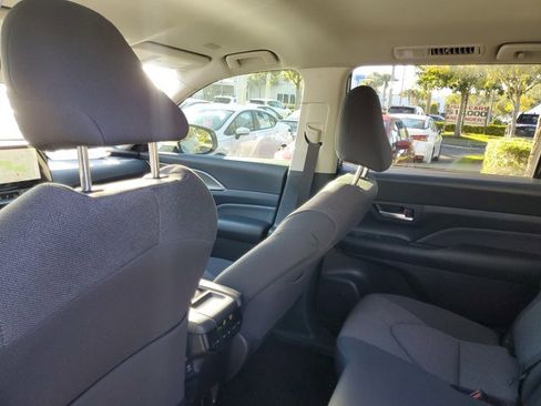 Used 2025 Toyota Grand Highlander LE image 12