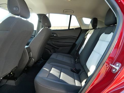 Used 2026 Chevrolet Trax LS w/ LS Convenience Package FWD image 14