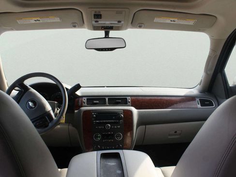 Used 2008 Chevrolet Suburban LT w/ LT Preferred Equipment Group image 8