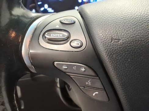 Used 2019 INFINITI Q70 Luxe image 10