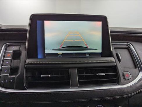 Used 2023 Chevrolet Suburban Premier image 31