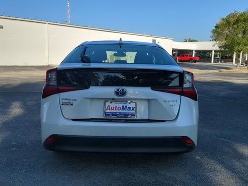 Used 2021 Toyota Prius XLE image 5