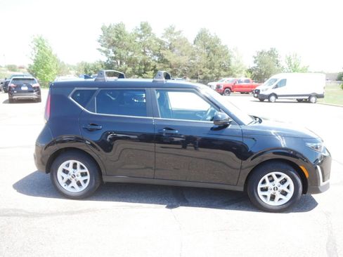 Used 2023 Kia Soul S FWD image 4