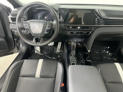 Used 2025 Toyota Camry SE FWD image 19