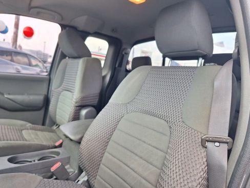 Used 2014 Nissan Frontier SV image 11