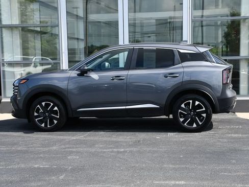Used 2025 Nissan Kicks SV AWD/4WD image 10