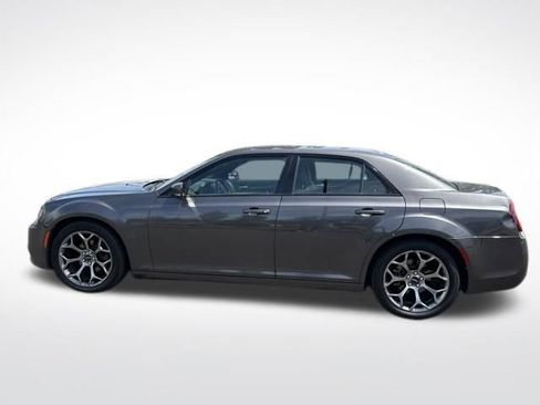 Used 2018 Chrysler 300 S w/ 300S Premium Group RWD image 4