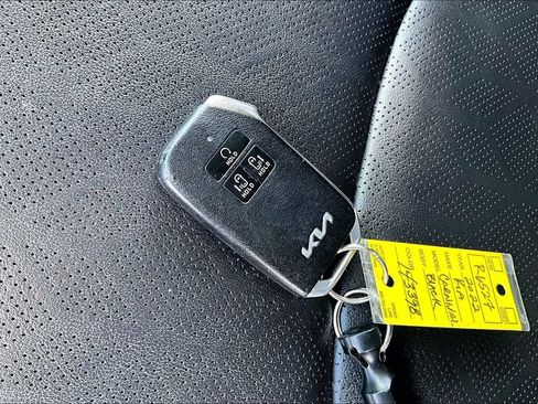 Used 2022 Kia Carnival SX FWD image 11