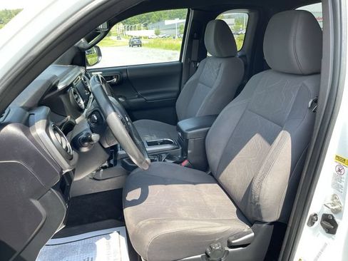 Certified 2017 Toyota Tacoma TRD Off-Road w/ Tow Package AWD/4WD image 14