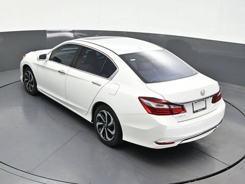 Used 2017 Honda Accord EX image 18