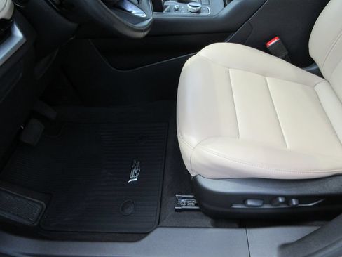 Certified 2024 Cadillac XT4 Luxury w/ Cold Weather Package FWD image 22
