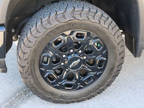 Used 2024 Chevrolet Silverado 3500 High Country w/ Technology Package image 7