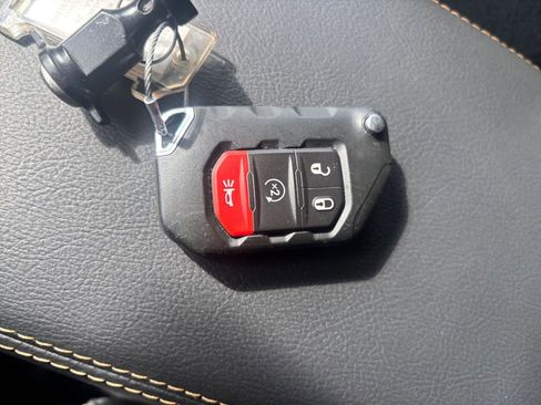 Used 2025 Jeep Wrangler Sahara image 24