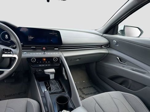 Used 2024 Hyundai Elantra SEL FWD image 22