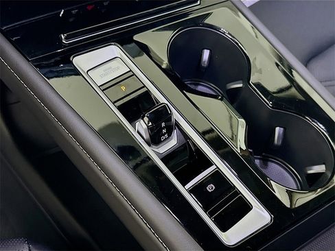 Used 2025 Volkswagen Atlas SE image 21