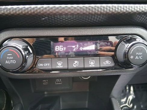 Used 2021 Nissan Kicks SV image 28