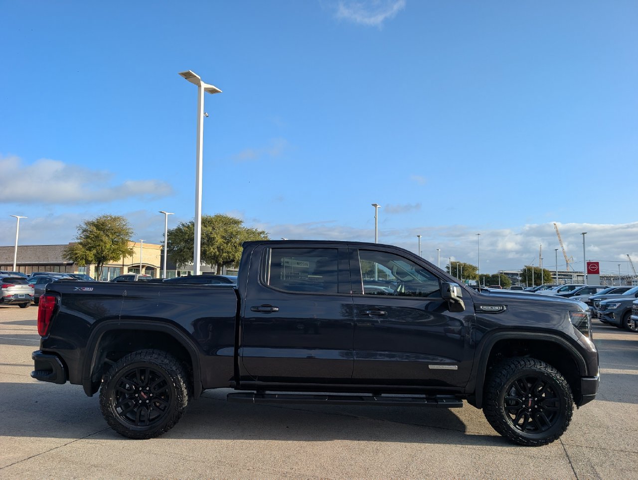 Used 2022 GMC Sierra 1500 Elevation w/ Elevation Premium Package AWD/4WD image 3