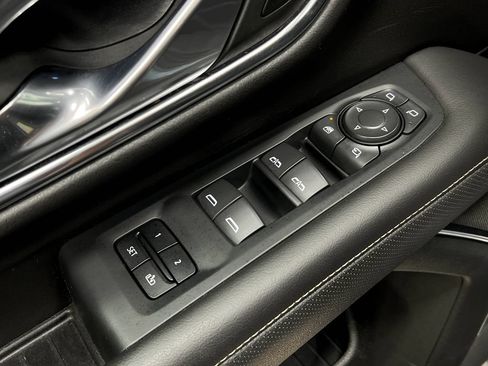 Used 2021 GMC Yukon SLT w/ SLT Premium Package AWD/4WD image 16