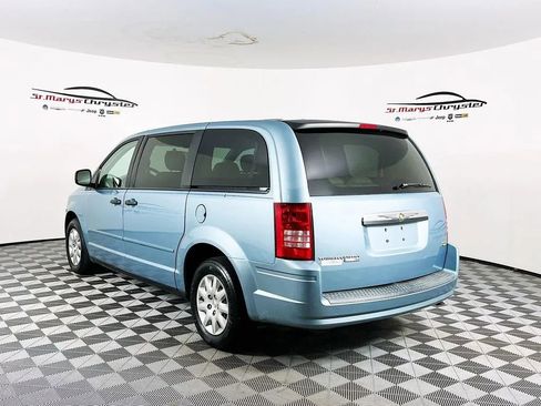 Used 2008 Chrysler Town & Country LX image 6