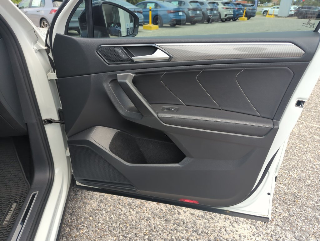 Certified 2023 Volkswagen Tiguan SE R-Line FWD image 34